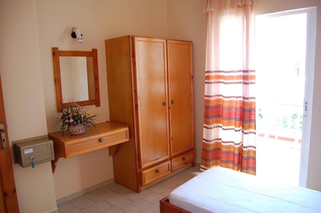 Haris Apartments Kokkini Hani Стая снимка