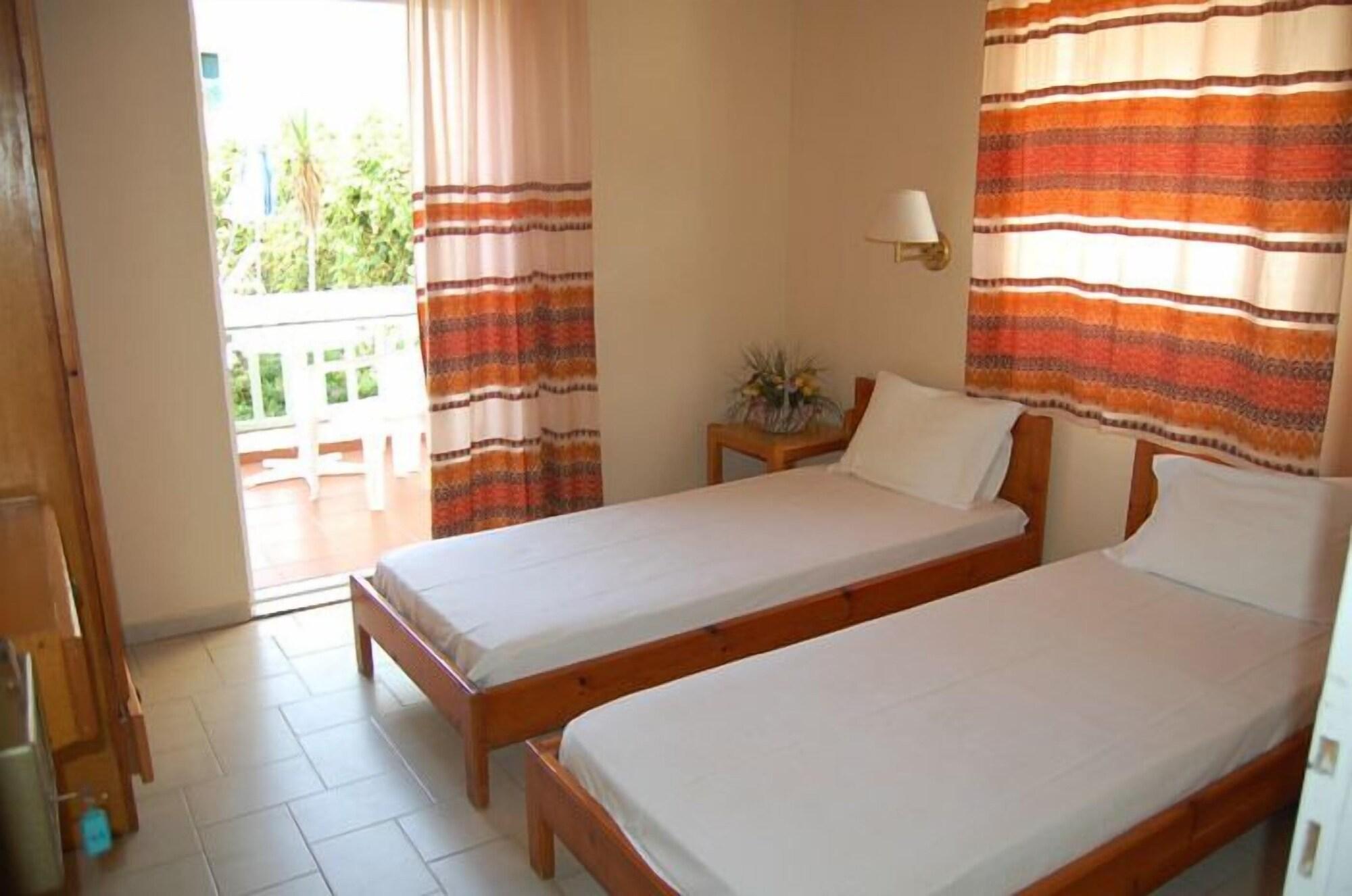 Haris Apartments Kokkini Hani Екстериор снимка
