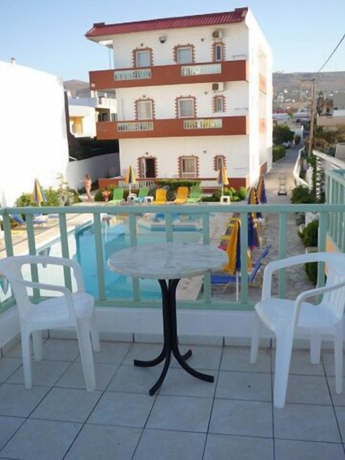 Haris Apartments Kokkini Hani Екстериор снимка