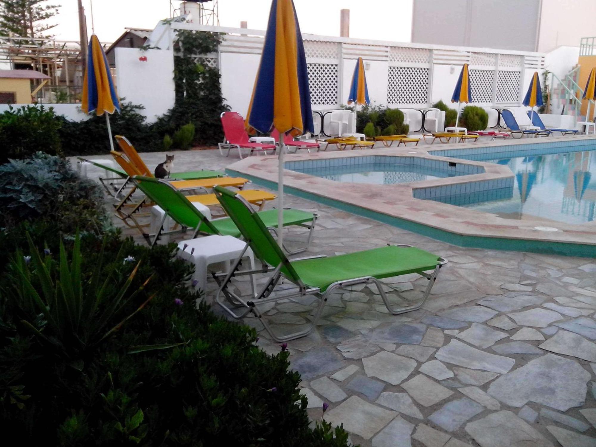 Haris Apartments Kokkini Hani Екстериор снимка