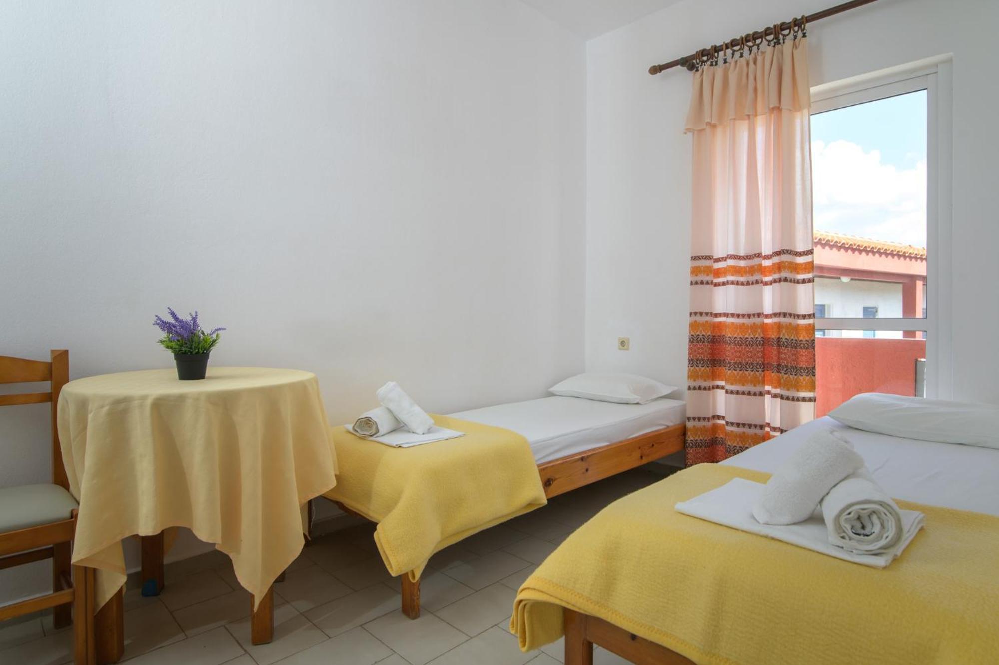 Haris Apartments Kokkini Hani Екстериор снимка